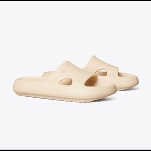 Tory Burch Shower Slide in French Pearl
